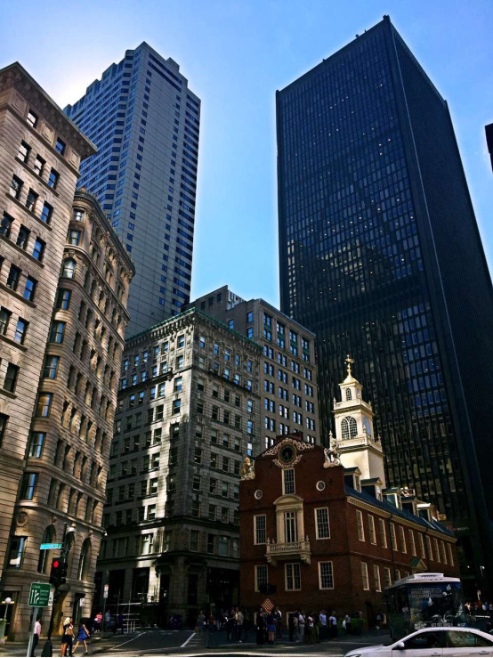 波士顿市中心古典与现代共存
